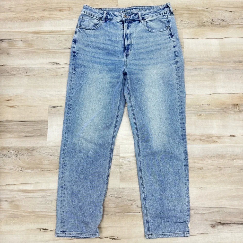 American eagle high rise mom straight jeans light wash Sz 14 regular